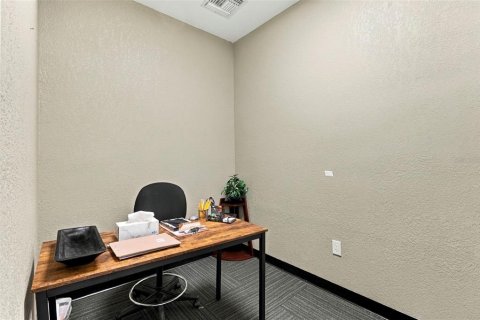 Propiedad comercial en alquiler en Port Richey, Florida, 183.11 m2 № 2388853 - foto 6