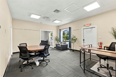 Propiedad comercial en alquiler en Port Richey, Florida, 183.11 m2 № 2388853 - foto 17