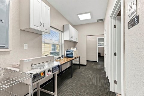 Propiedad comercial en alquiler en Port Richey, Florida, 183.11 m2 № 2388853 - foto 24