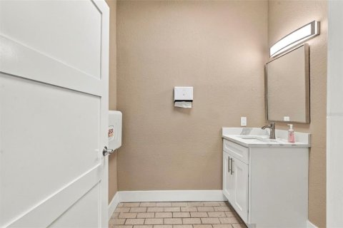 Propiedad comercial en alquiler en Port Richey, Florida, 183.11 m2 № 2388853 - foto 13