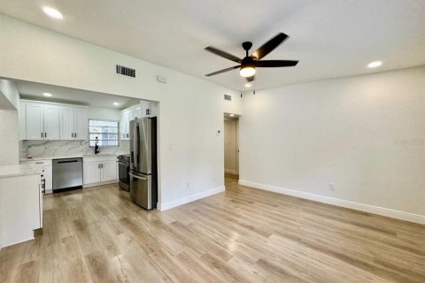 Casa en alquiler en Tampa, Florida, 3 dormitorios, 136.75 m2 № 1835258 - foto 14