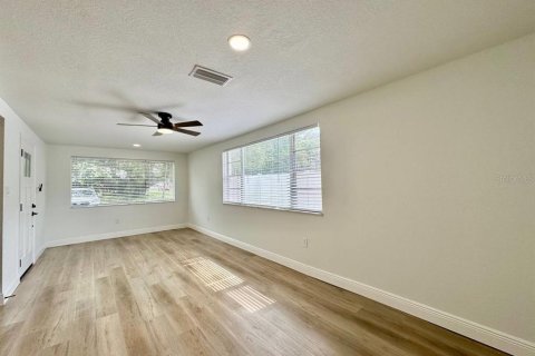 Casa en alquiler en Tampa, Florida, 3 dormitorios, 136.75 m2 № 1835258 - foto 5