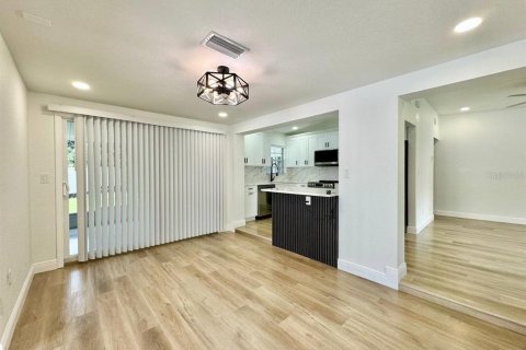Casa en alquiler en Tampa, Florida, 3 dormitorios, 136.75 m2 № 1835258 - foto 8