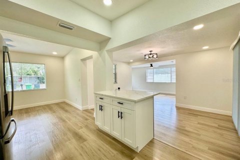 Casa en alquiler en Tampa, Florida, 3 dormitorios, 136.75 m2 № 1835258 - foto 12