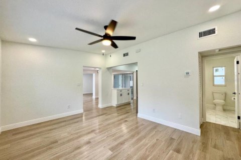 Casa en alquiler en Tampa, Florida, 3 dormitorios, 136.75 m2 № 1835258 - foto 16