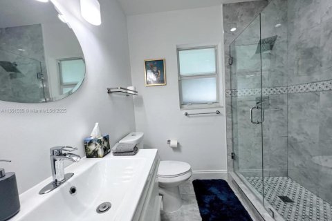 House in El Portal, Florida 4 bedrooms, 185.8 sq.m. № 1892286 - photo 16