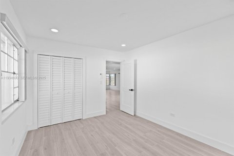 Casa en alquiler en Sunny Isles Beach, Florida, 3 dormitorios, 127 m2 № 1992916 - foto 12