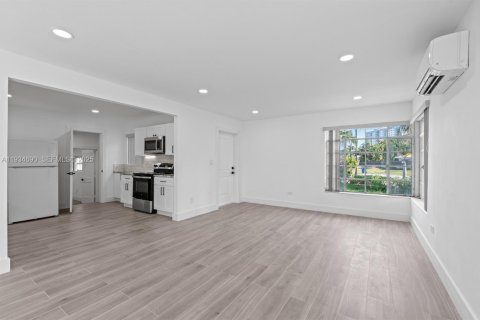 Casa en alquiler en Sunny Isles Beach, Florida, 3 dormitorios, 127 m2 № 1992916 - foto 4