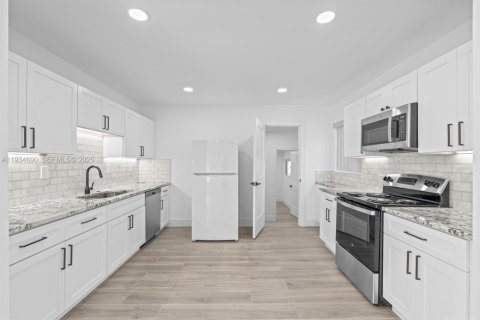 Casa en alquiler en Sunny Isles Beach, Florida, 3 dormitorios, 127 m2 № 1992916 - foto 5