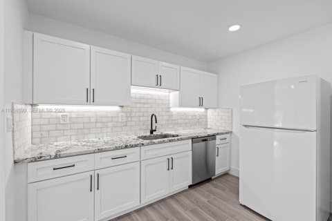 Casa en alquiler en Sunny Isles Beach, Florida, 3 dormitorios, 127 m2 № 1992916 - foto 6