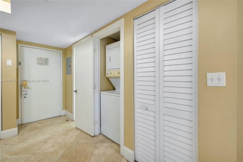 Condominio en alquiler en Miami, Florida, 1 dormitorio, 52.03 m2 № 2060054 - foto 12