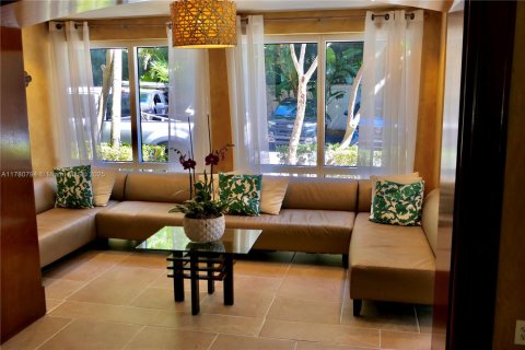 Condominio en alquiler en Miami, Florida, 1 dormitorio, 52.03 m2 № 2060054 - foto 17