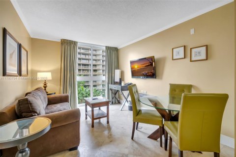 Condominio en alquiler en Miami, Florida, 1 dormitorio, 52.03 m2 № 2060054 - foto 13