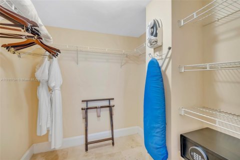 Condominio en alquiler en Miami, Florida, 1 dormitorio, 52.03 m2 № 2060054 - foto 10