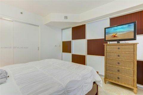 Condominio en venta en Hallandale Beach, Florida, 3 dormitorios, 155.61 m2 № 2052448 - foto 26