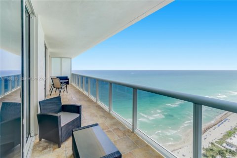 Condominio en venta en Hallandale Beach, Florida, 3 dormitorios, 155.61 m2 № 2052448 - foto 10