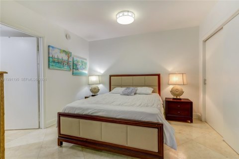 Condominio en venta en Hallandale Beach, Florida, 3 dormitorios, 155.61 m2 № 2052448 - foto 25