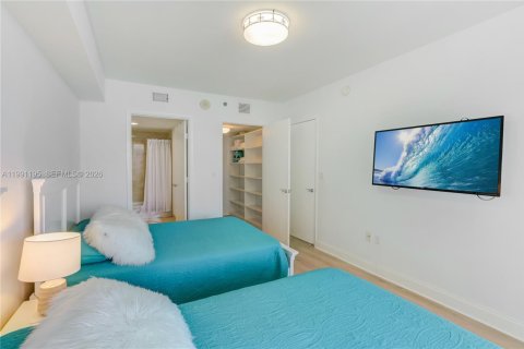 Condominio en venta en Hallandale Beach, Florida, 3 dormitorios, 155.61 m2 № 2052448 - foto 19