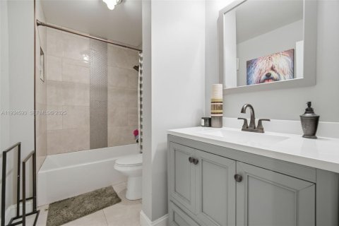 Adosado en venta en Coral Springs, Florida, 2 dormitorios, 119.29 m2 № 1994558 - foto 12