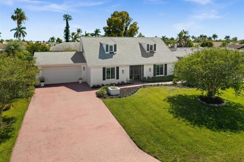 House in Cape Coral, Florida 3 bedrooms, 177.26 sq.m. № 2208836