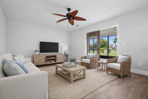 House in Cape Coral, Florida 3 bedrooms, 177.26 sq.m. № 2208836 - photo 16