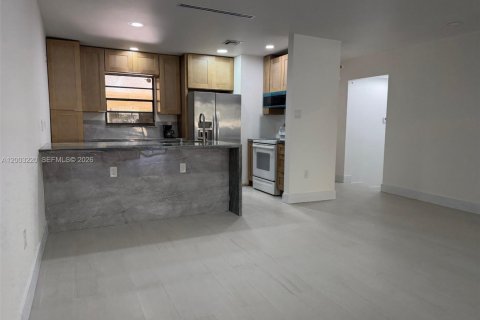 Touwnhouse à louer à Doral, Floride: 2 chambres, 144 m2 № 2066510 - photo 4