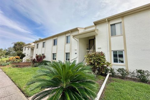 Copropriété à louer à Oldsmar, Floride: 2 chambres, 97.92 m2 № 1903403 - photo 1