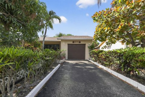 House in Boca Raton, Florida 3 bedrooms, 117.61 sq.m. № 2100408