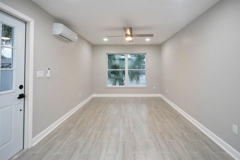 Commercial property in Madeira Beach, Florida 3 bedrooms, 129.97 sq.m. № 2393576 - photo 10