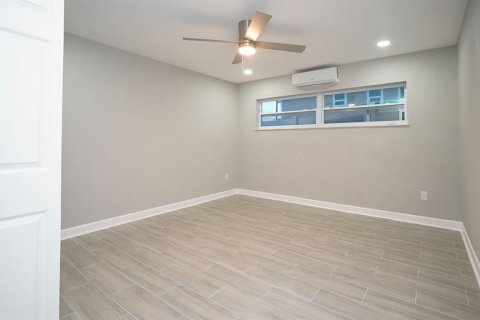 Commercial property in Madeira Beach, Florida 3 bedrooms, 129.97 sq.m. № 2393576 - photo 13