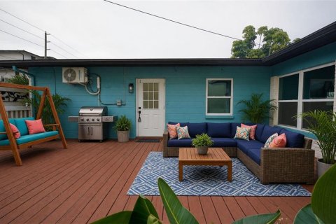 Commercial property in Madeira Beach, Florida 3 bedrooms, 129.97 sq.m. № 2393576 - photo 9