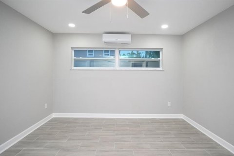 Commercial property in Madeira Beach, Florida 3 bedrooms, 129.97 sq.m. № 2393576 - photo 22