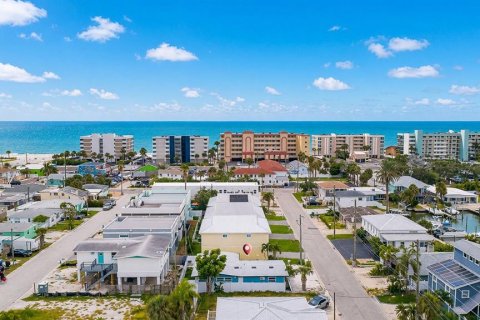 Commercial property in Madeira Beach, Florida 3 bedrooms, 129.97 sq.m. № 2393576 - photo 2