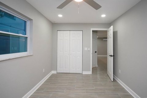 Commercial property in Madeira Beach, Florida 3 bedrooms, 129.97 sq.m. № 2393576 - photo 24