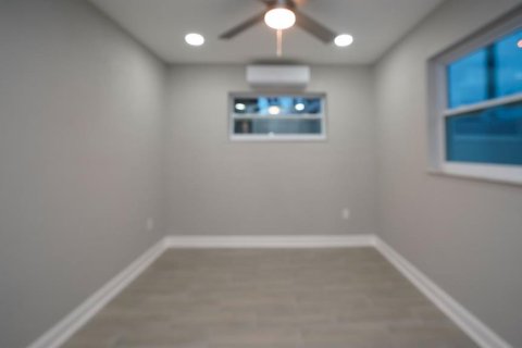 Commercial property in Madeira Beach, Florida 3 bedrooms, 129.97 sq.m. № 2393576 - photo 26