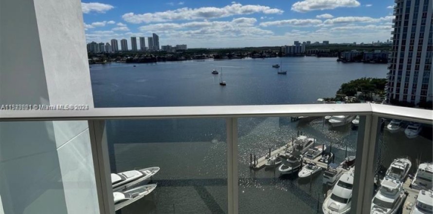Condo in North Miami Beach, Florida, 2 bedrooms  № 1863795