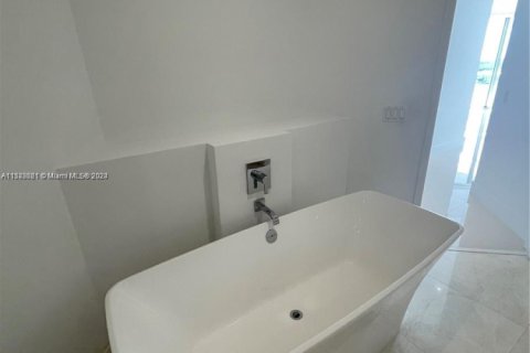 Condo in North Miami Beach, Florida, 2 bedrooms  № 1863795 - photo 21