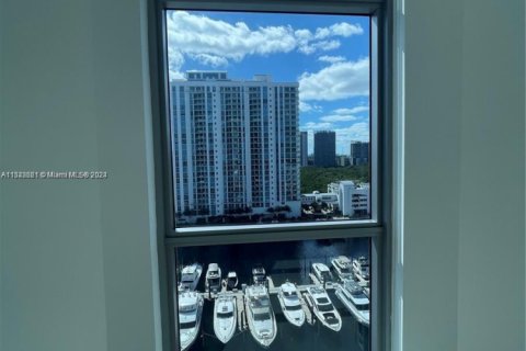 Condo in North Miami Beach, Florida, 2 bedrooms  № 1863795 - photo 19