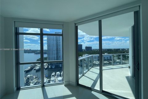 Condo in North Miami Beach, Florida, 2 bedrooms  № 1863795 - photo 30