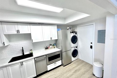 Снять в аренду кондоминиум в Клируотер, Флорида 4 комнаты, 117.89м2, № 1562550 - фото 4