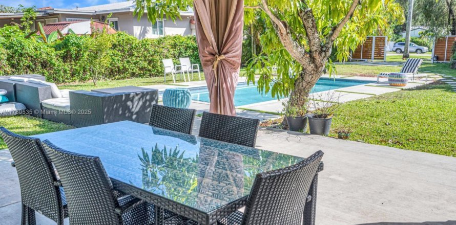 Villa ou maison à Miami, Floride 3 chambres, 244.33 m2 № 1698059