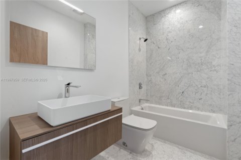 Condo in Bay Harbor Islands, Florida, 3 bedrooms  № 2060859 - photo 25