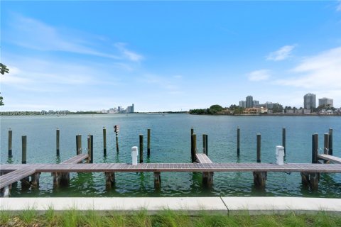 Condo in Bay Harbor Islands, Florida, 3 bedrooms  № 2060859 - photo 11