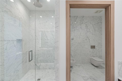 Condo in Bay Harbor Islands, Florida, 3 bedrooms  № 2060859 - photo 16