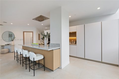 Condo in Bay Harbor Islands, Florida, 3 bedrooms  № 2060859 - photo 4