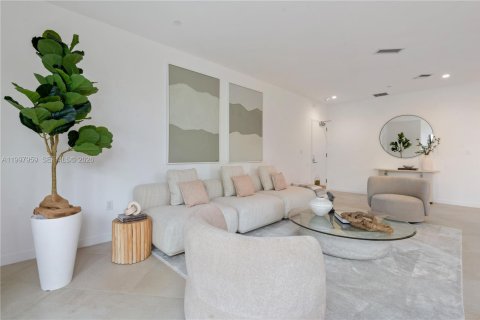 Condo in Bay Harbor Islands, Florida, 3 bedrooms  № 2060859 - photo 8