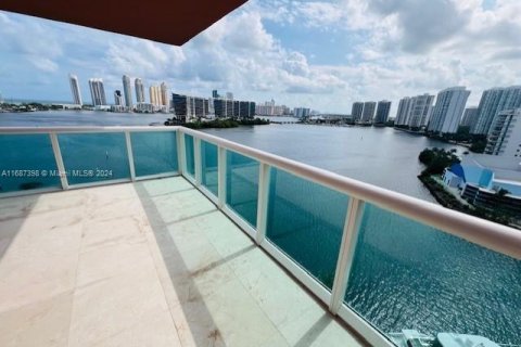 Apartamento en alquiler en Aventura, Florida, 3 dormitorios, 197.88 m2 № 1865074 - foto 1