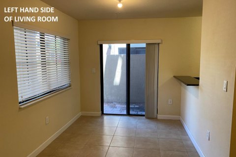 Touwnhouse à vendre à Cutler Bay, Floride: 3 chambres, 140.75 m2 № 2249179 - photo 4