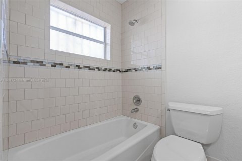 Villa ou maison à vendre à Homestead, Floride: 4 chambres, 172.15 m2 № 1954010 - photo 16