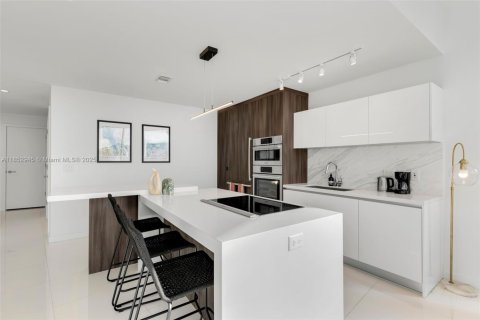 Condominio en alquiler en Miami, Florida, 2 dormitorios, 108.6 m2 № 1877563 - foto 7